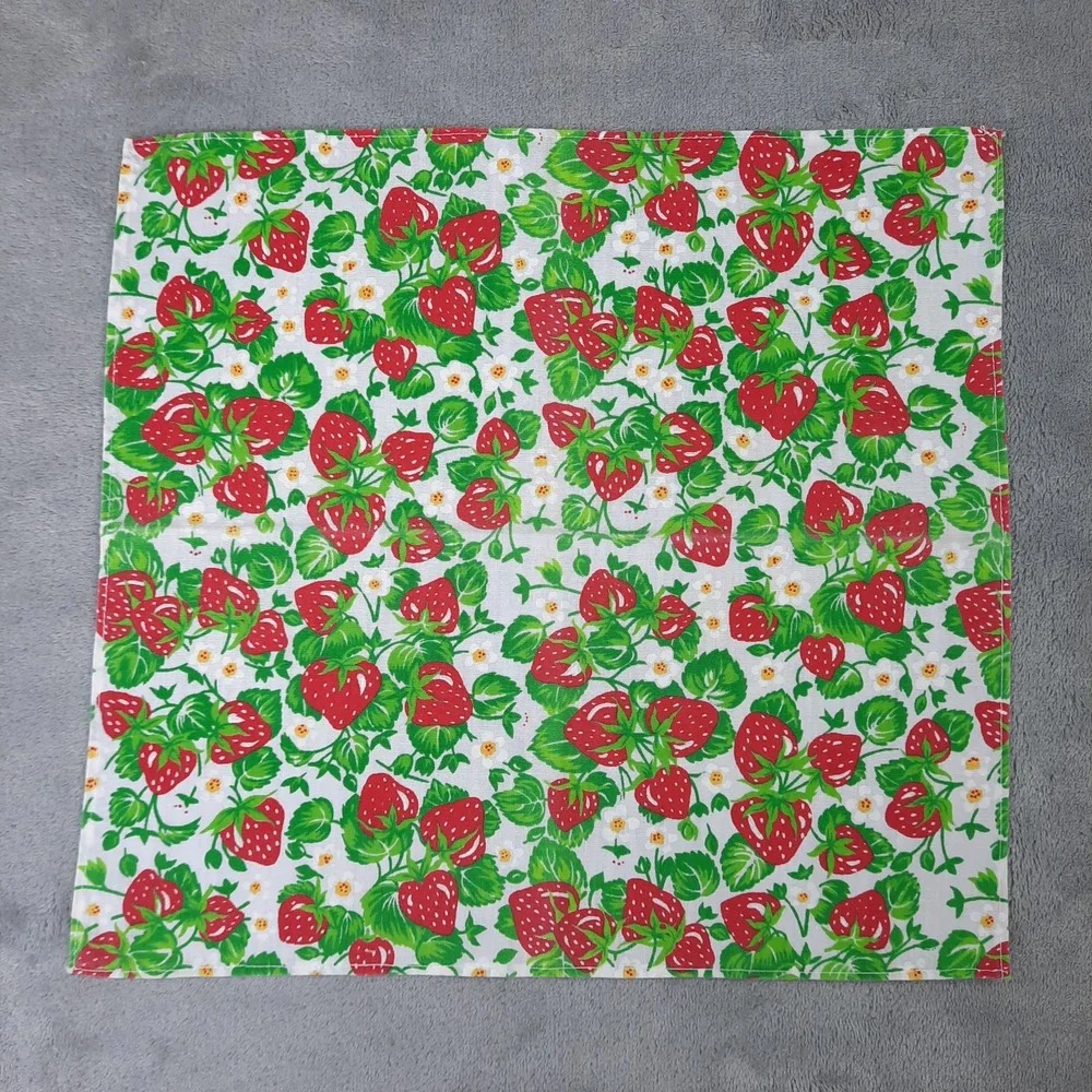 VTG Handmade Cloth Napkins Strawberry Flowers Cotton Set of 4 Cottagecore 13x12